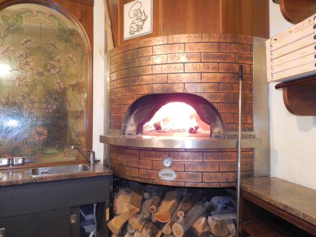 Risthotel Pizzeria Italia Godiasco Bagian luar foto
