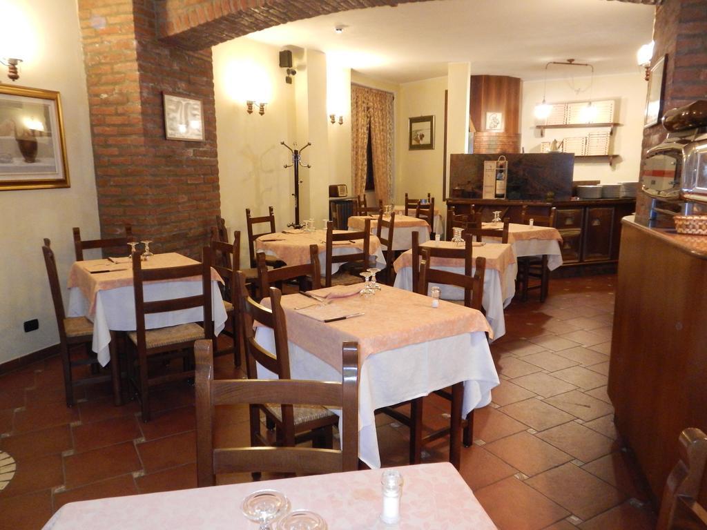 Risthotel Pizzeria Italia Godiasco Bagian luar foto
