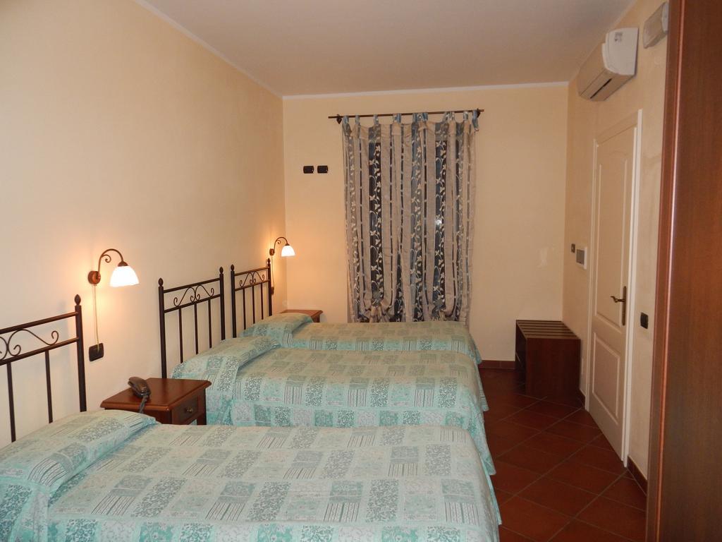 Risthotel Pizzeria Italia Godiasco Ruang foto